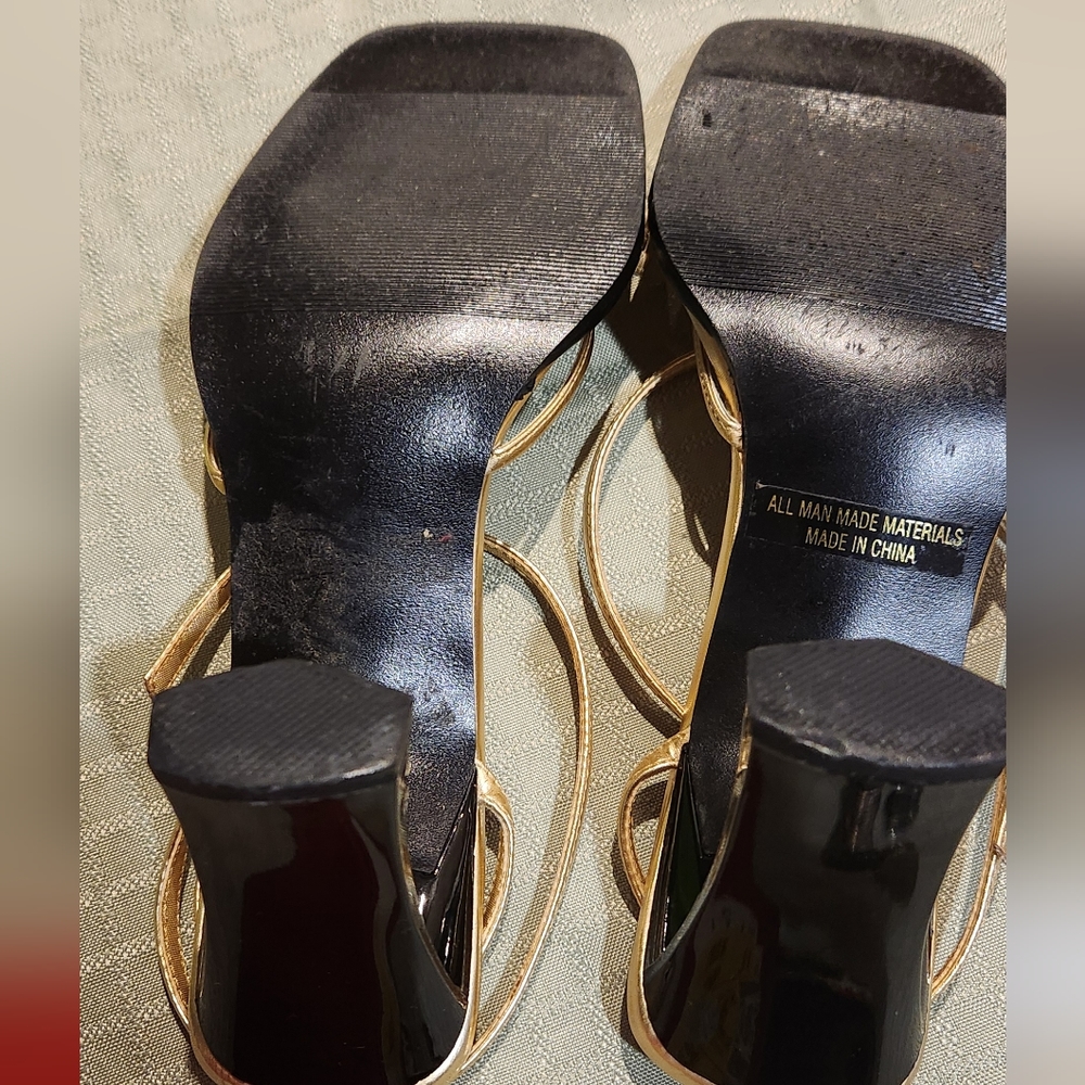 💥GOLD STRAPPY SANDALS - Picture 6 of 6